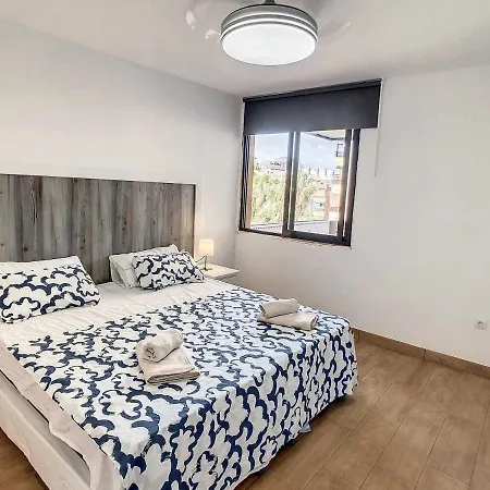 Paseo Maritimo Edificio Palmeras 푸엔히롤라